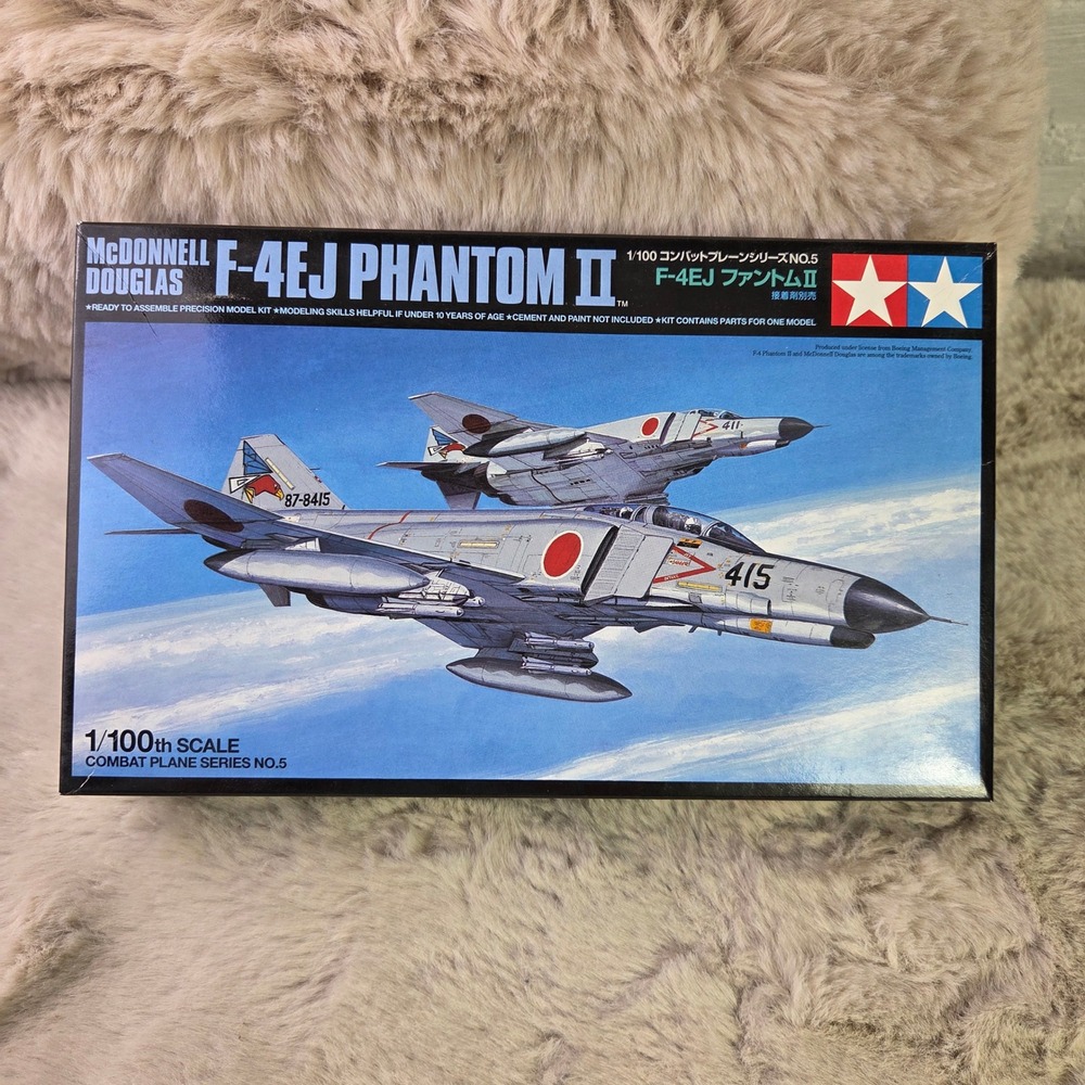 Tamiya 61605 1/100 F-4EJ Phantom II Combat Plane Series No.5 JASDF Kit